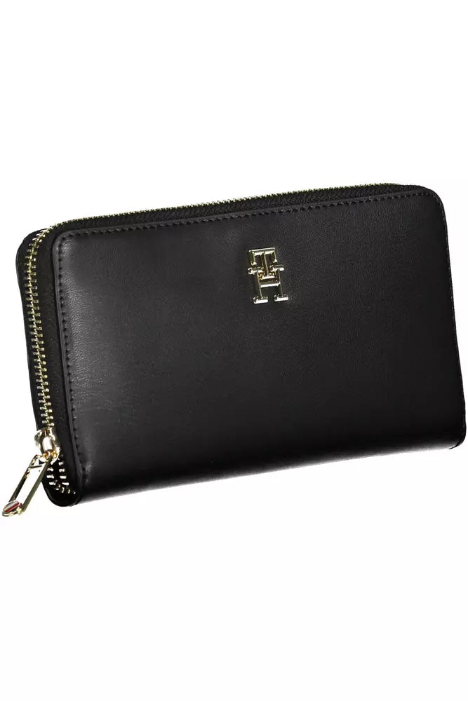 Elegant Black Wallet with Contrasting Accents