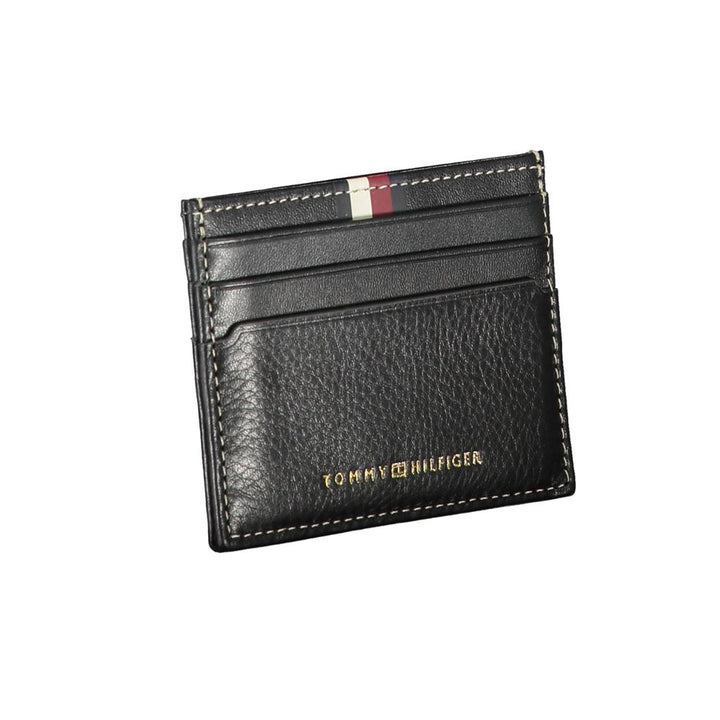 Sleek Black Leather Card Holder with Contrast Detail