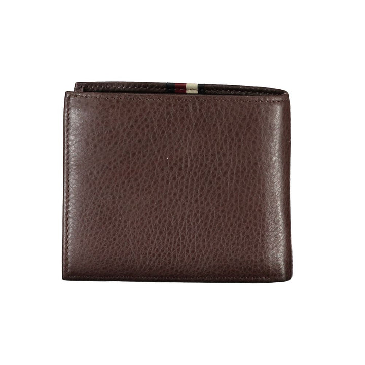 Elegant Brown Leather Wallet with Modern Contrast