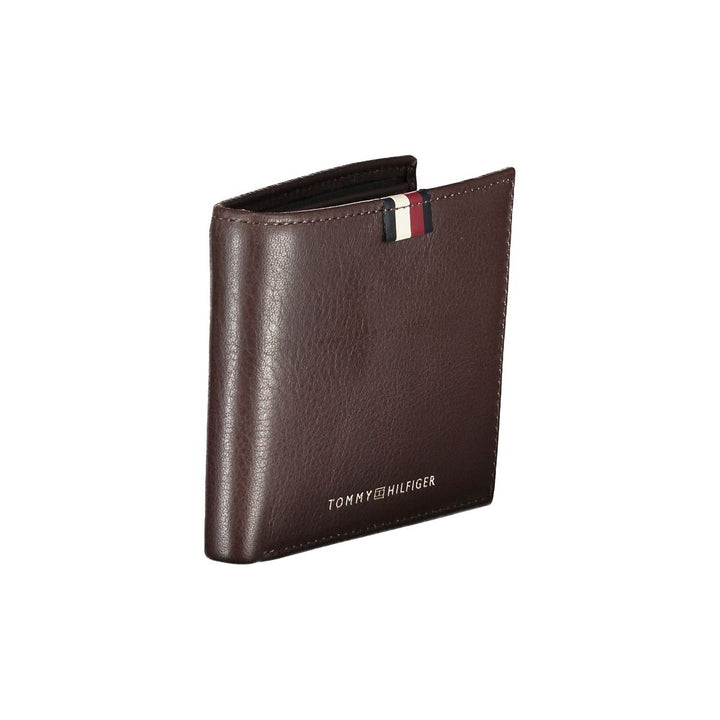 Elegant Leather Wallet with Contrast Detailing