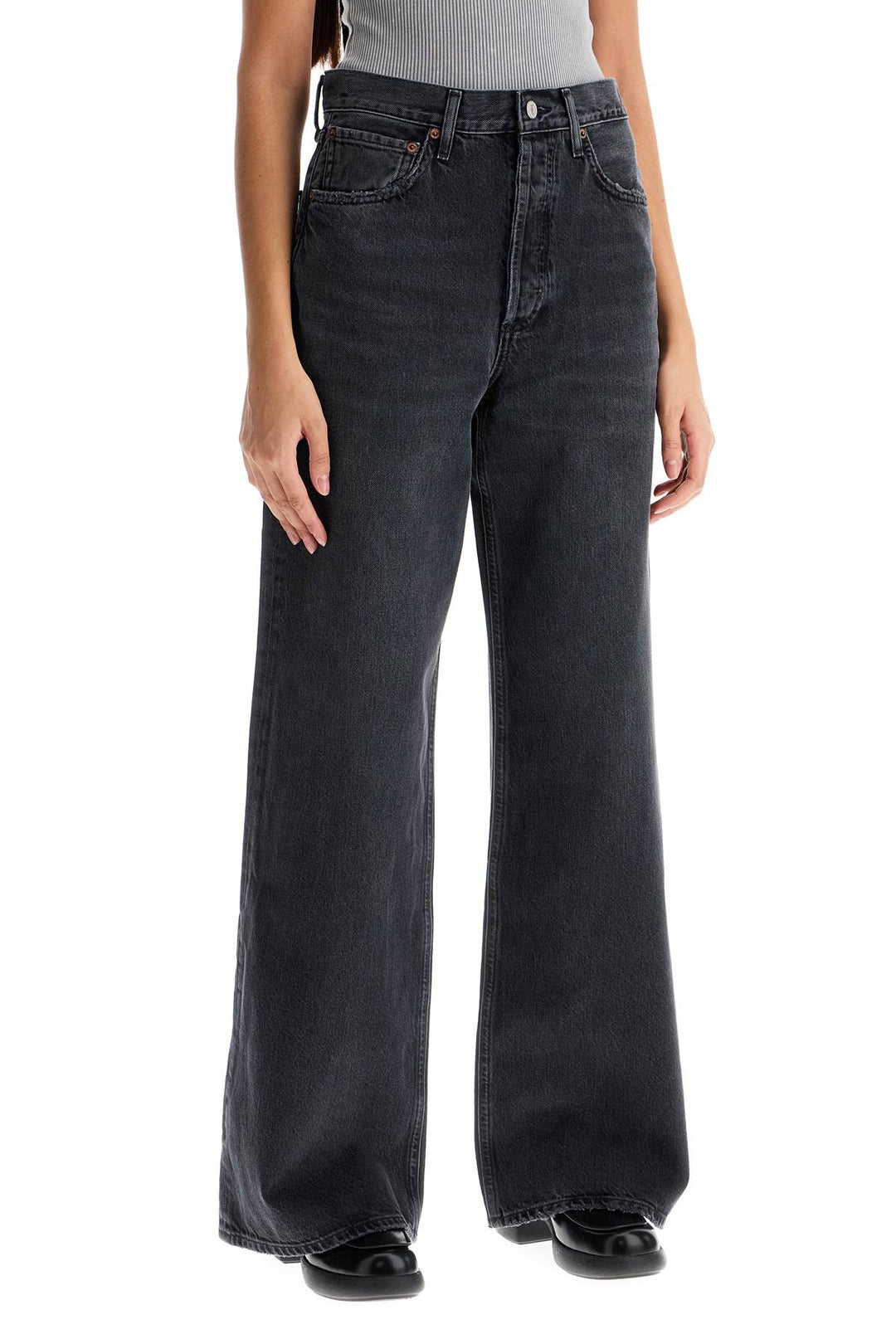 wide-legged women's jeans-1