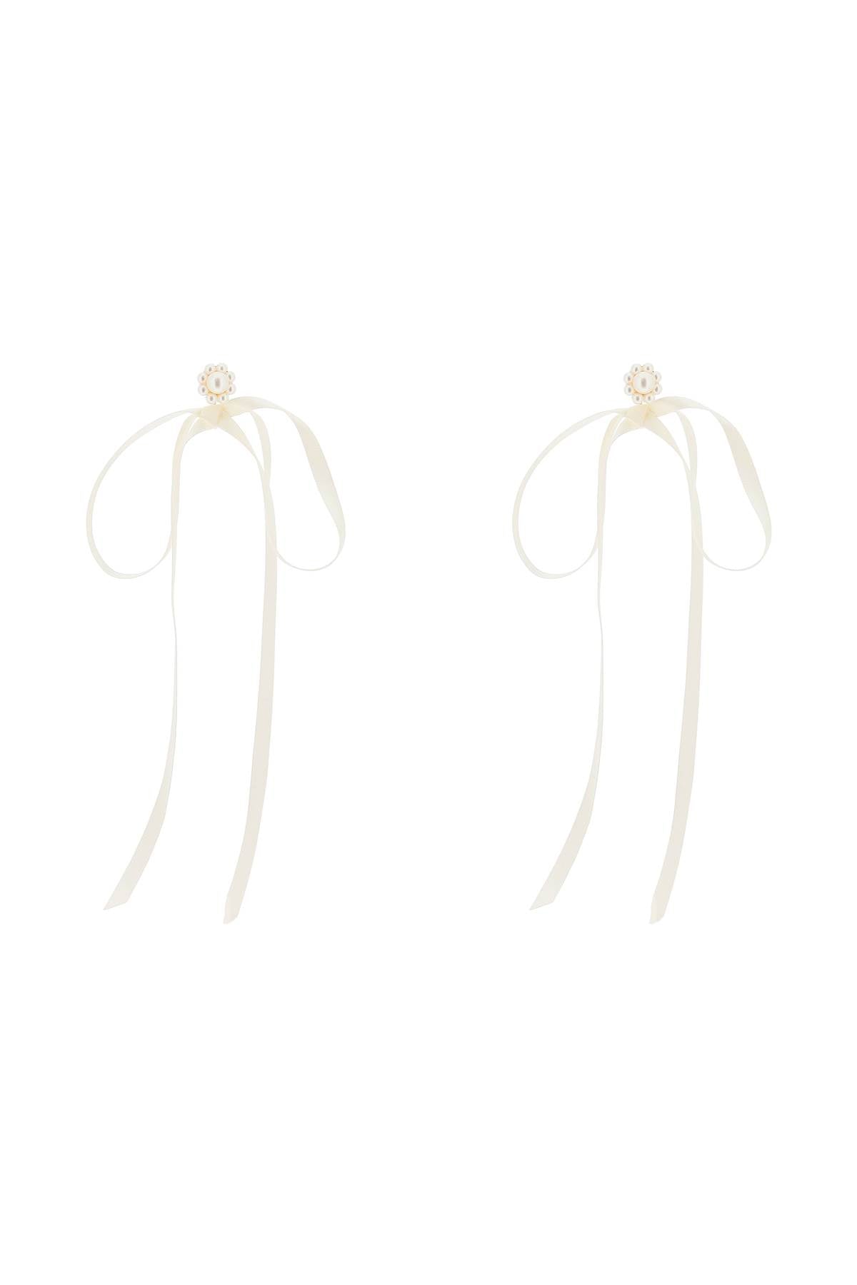 button pearl earrings with bow detail.-0